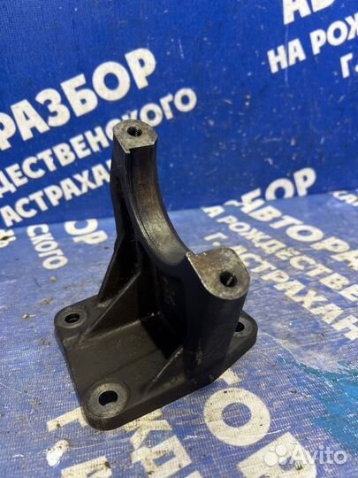 Кронштейн промежуточного вала Volvo S80 седан