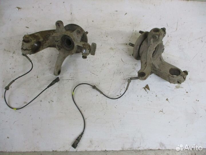 Поворотный кулак передний Форд Фиеста мк5