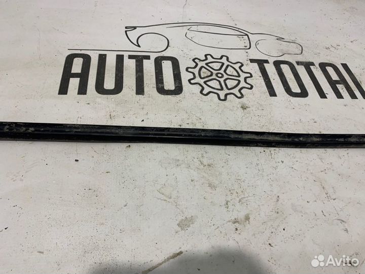 Резинка уплотнительная стекла Renault Logan K7J710