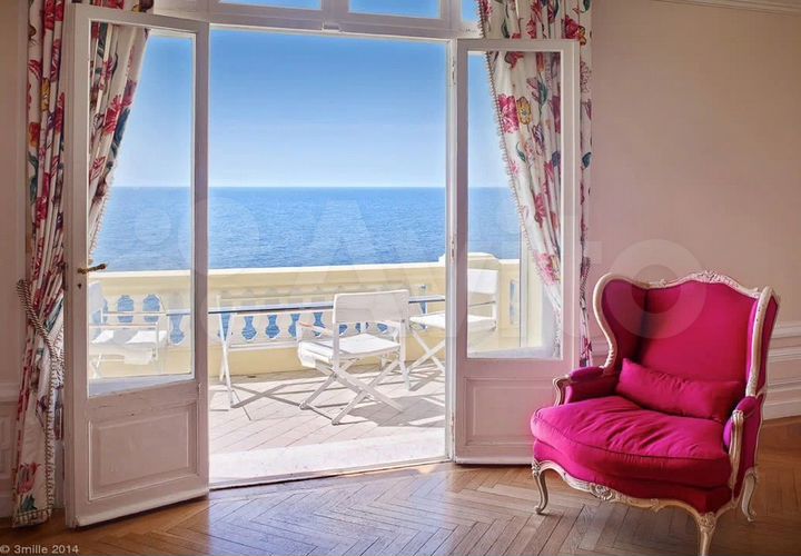 Коттедж 720 м² на участке 18 сот.