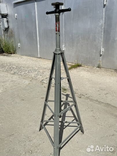 Стойка механическая гаражная