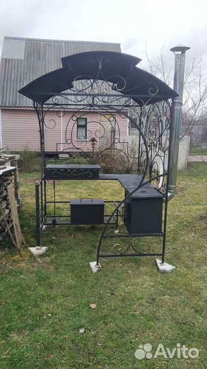 Кованый мангал с крышей