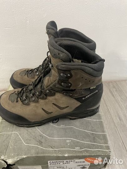 Трекинговые ботинки lowa