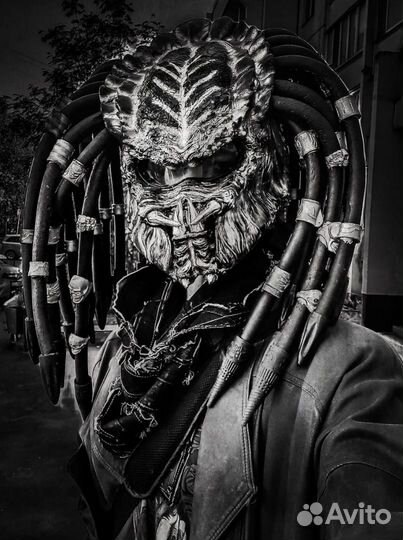 Мотошлем хищника и мотокуртка