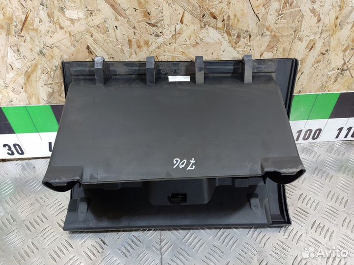 Крышка бардачка Vaz Granta