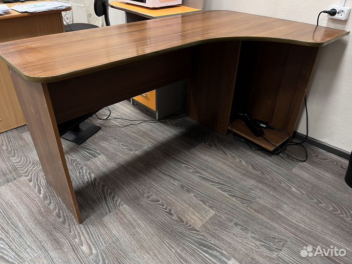 Письменный стол