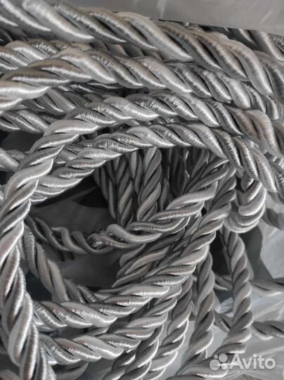 Шнурок-плинтус