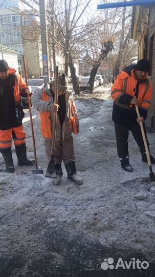 Уборка снега вручную