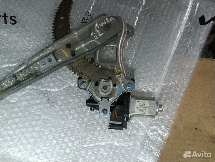 Стеклоподъёмник задний левый Nissan Tiida