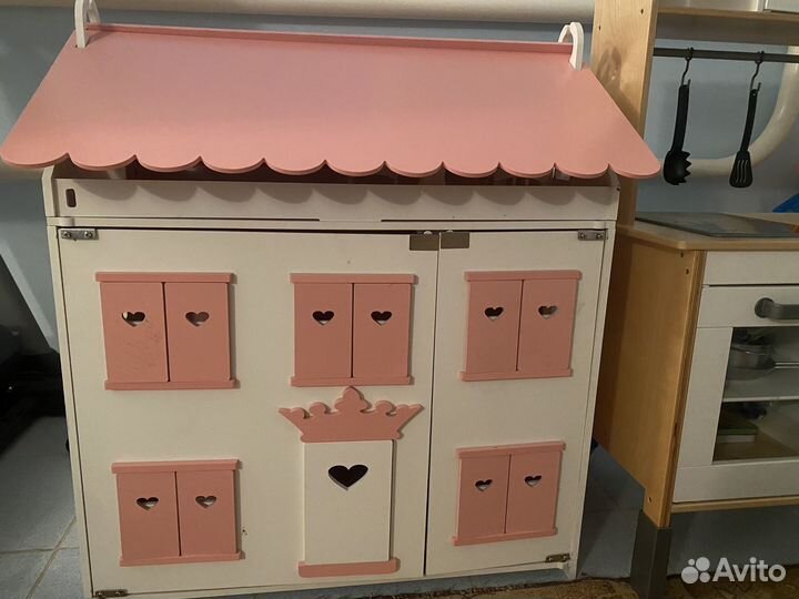 Кукольный домик с мебелью