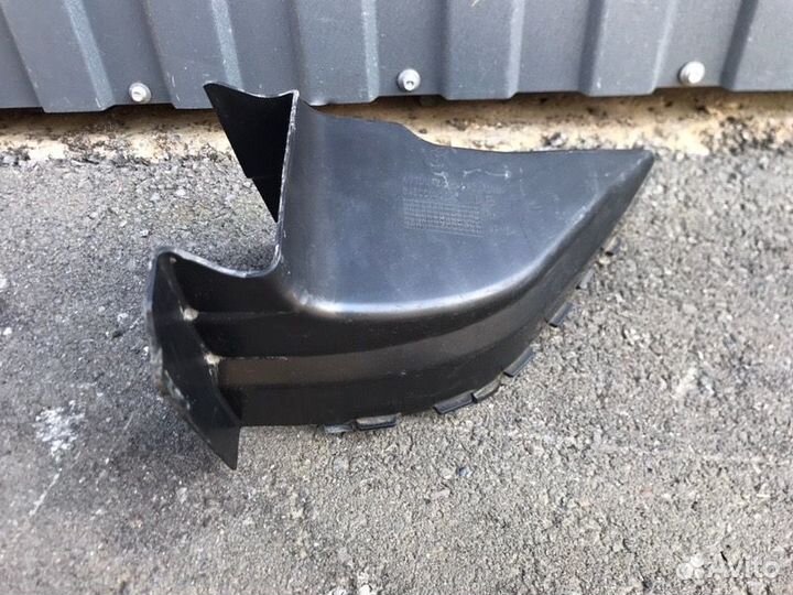 Дефлектор радиатора правый LADA Largus