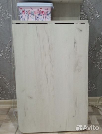 Маникюрный стол складной