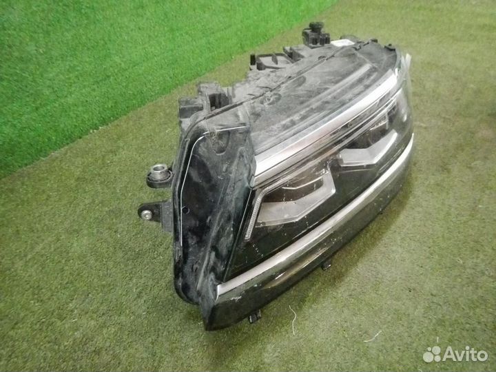 Фара левая Volkswagen Tiguan