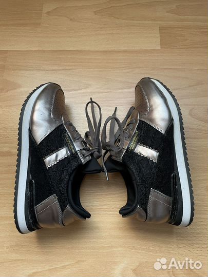 Кроссовки женские