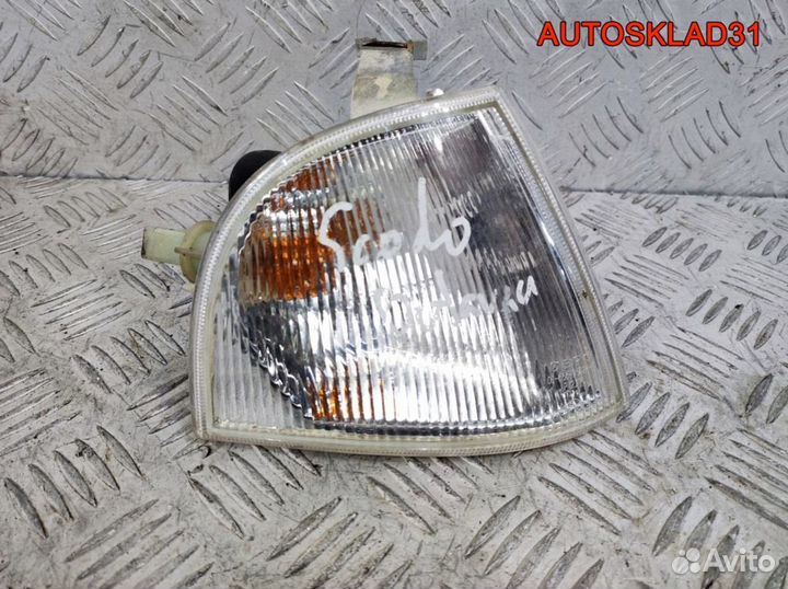 Указатель поворота правый белый Skoda Octavia A4