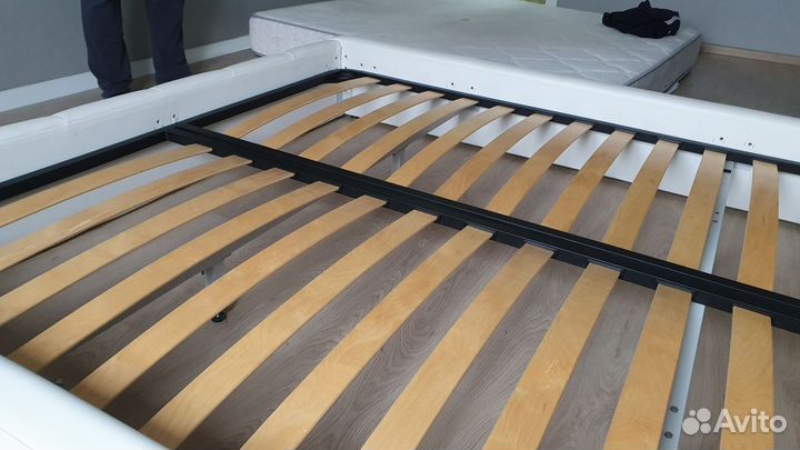 Кровать двухспальная с тумбочками и матрасом