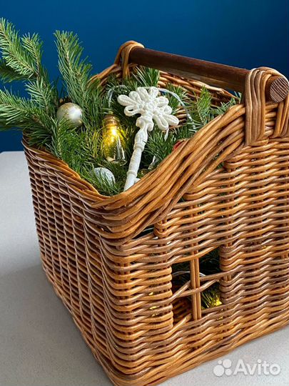 Плетеная корзина - домик