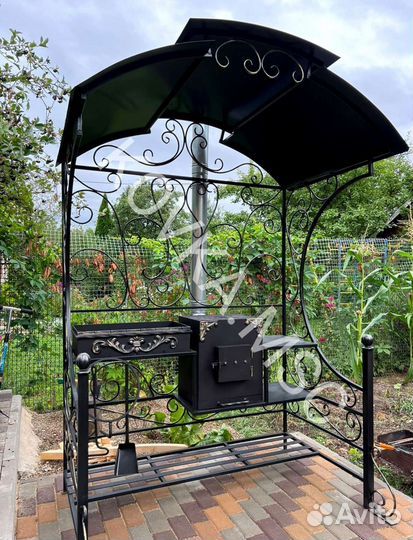 Мангал с крышей