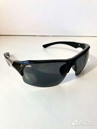 Чёрные спортивные солнцезащитные очки