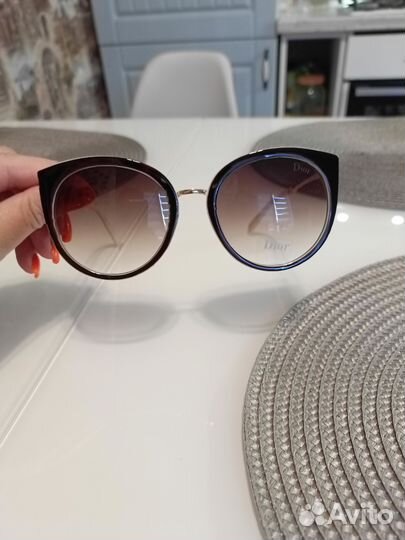 Солнцезащитные очки женские