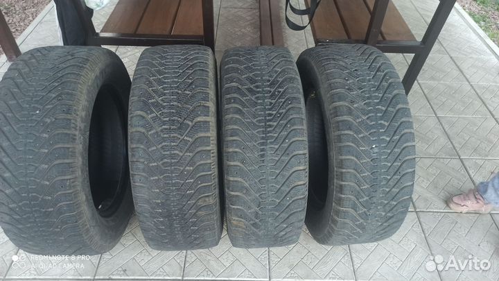 Goodyear UltraGrip 500 235/60 R16