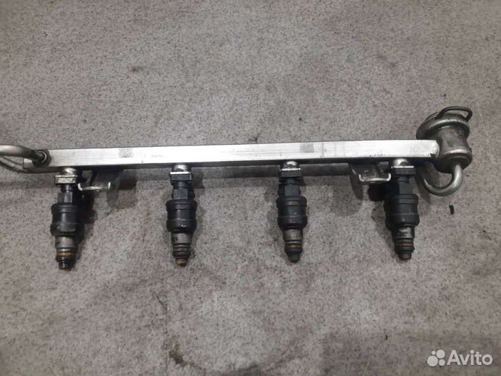 Рейка топливная (рампа) от Skoda Octavia (A4 1U)