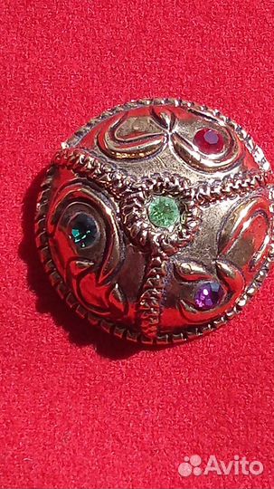 Пуговица со стразами