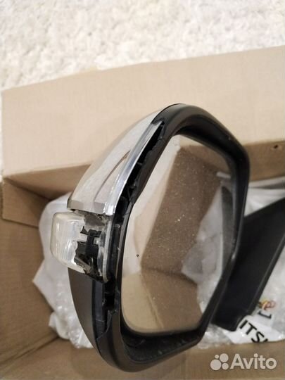 Стекло боковое левое