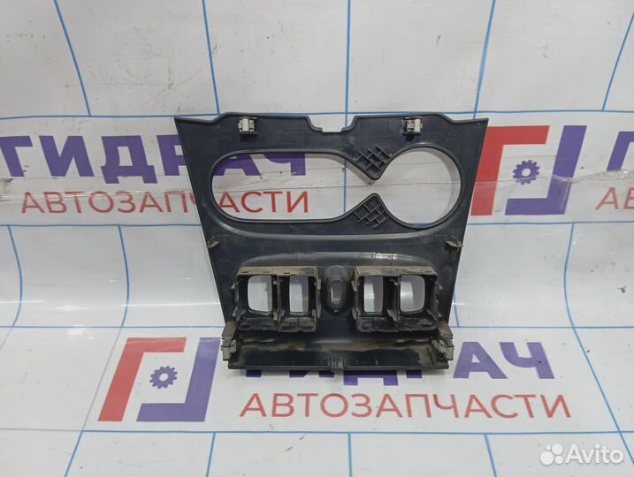 Накладка торпедо центральная Renault Logan 2 275002137R