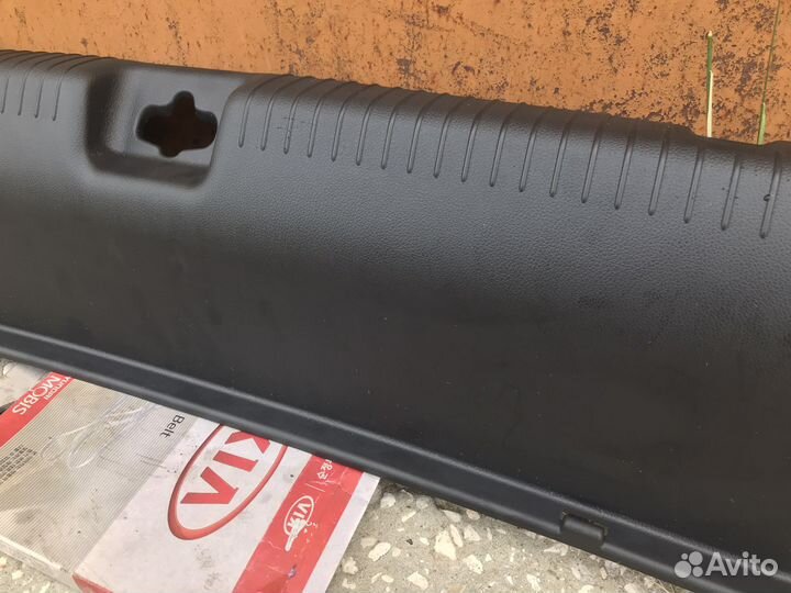 Панель багажника пластиковая Kia Rio 3