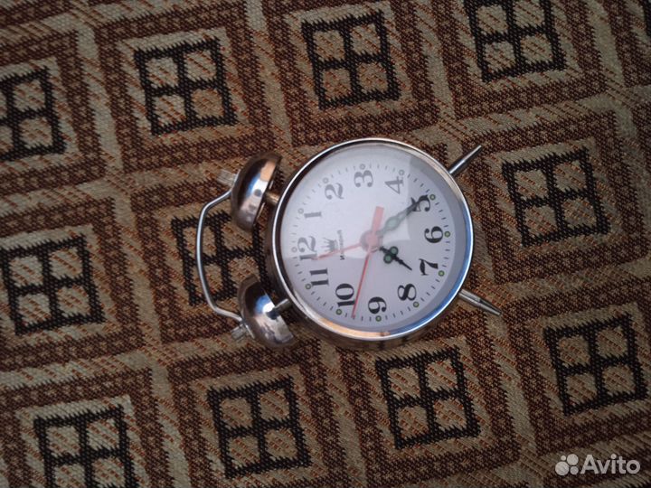 Часы будильник