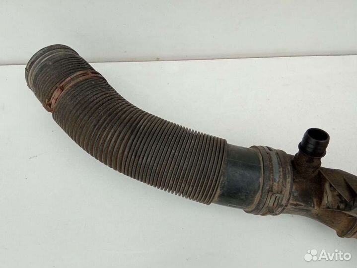 Патрубок интеркулера Volkswagen Golf 4 PX0446037,1