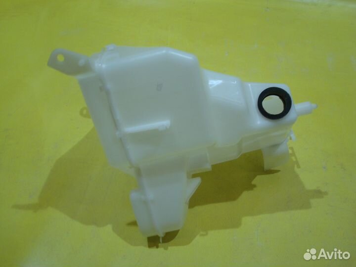 Бачок омывателя Тойота Ленд Крузер Прадо 120