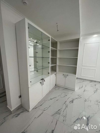 Угловая витрина