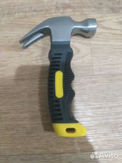 Молоток маленький, компактный, немного покоцанный