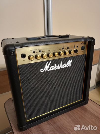 Гитарный комбоусилитель Marshall MG15FX Gold