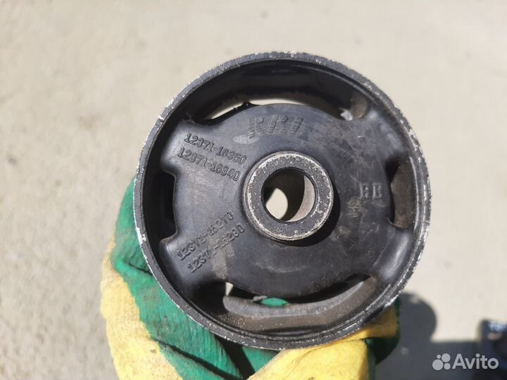 Сайлентблок подушки двигателя зад прав/лев