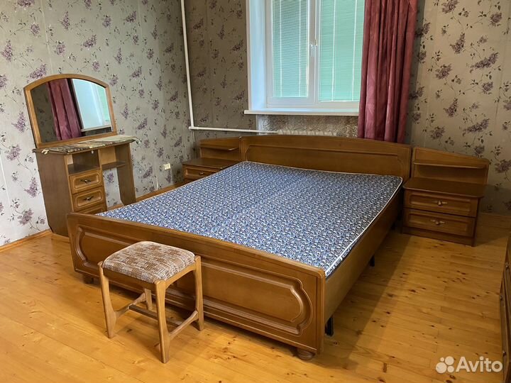 Спальный гарнитур бу из ольхи кровать шкаф комод