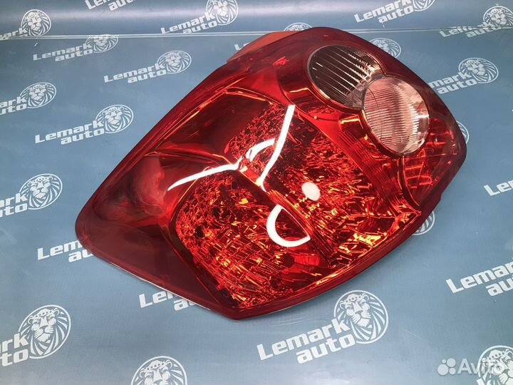 Фонарь задний левый Toyota Auris