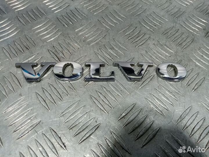 Б/У Эмблема на крышку багажника Volvo