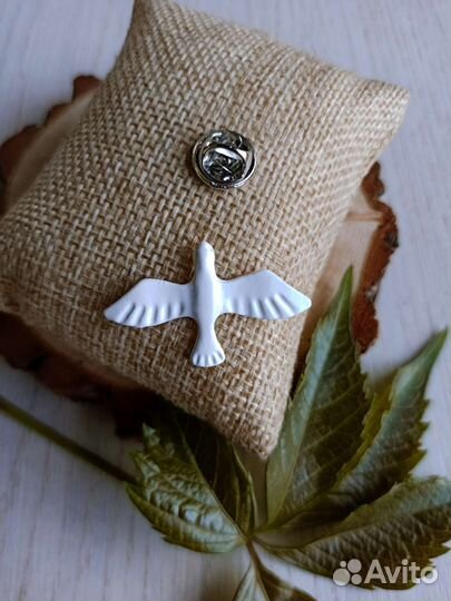 Брошь птичка