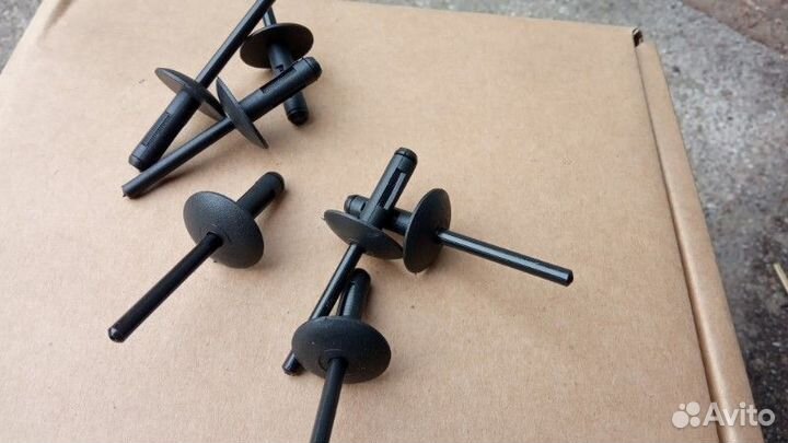 Насечная заклепка черная Bmw X5 X6 X3 X1