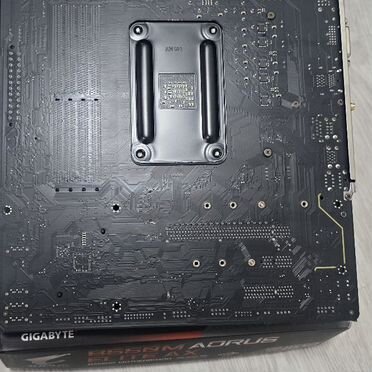 Материнская плата Gigabyte B550M aorus elite AX