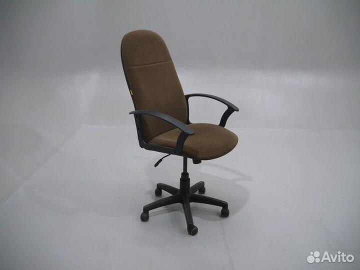 Офисное кресло