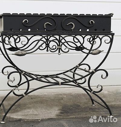 Мангал кованый с дровницей