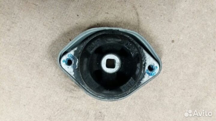 Опора подушка кпп АКПП левая Audi A4 B6 2000-2004г