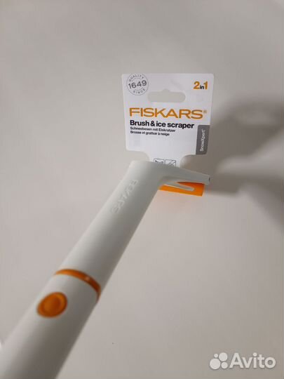 Щетка для снега fiskars