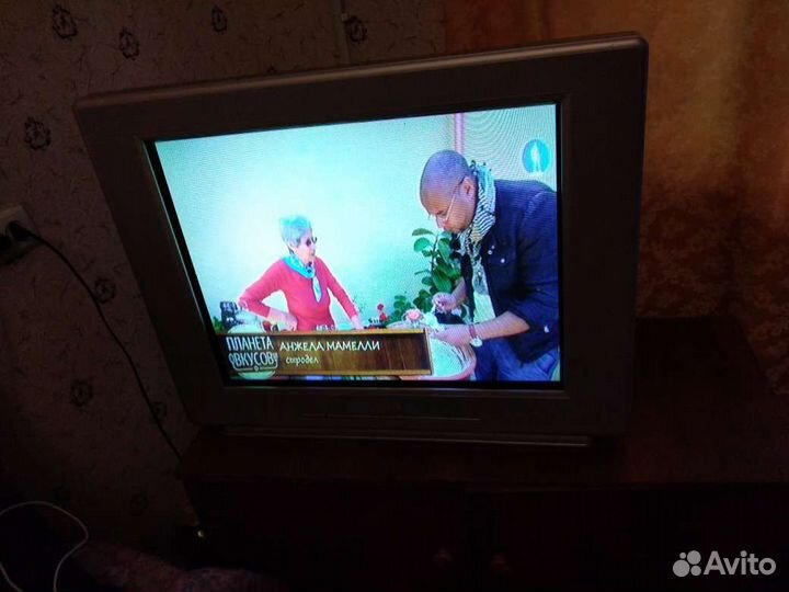 Телевизор Philips старый большой с пультом