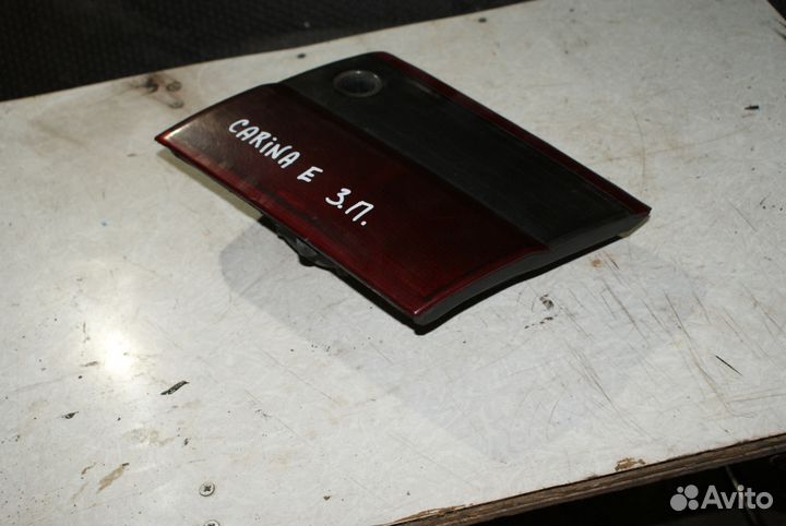 Задний правый фонарь багажника Toyota Carina E