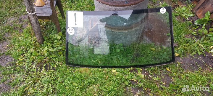 Заднее стекло фольксваген поло классик 1997года